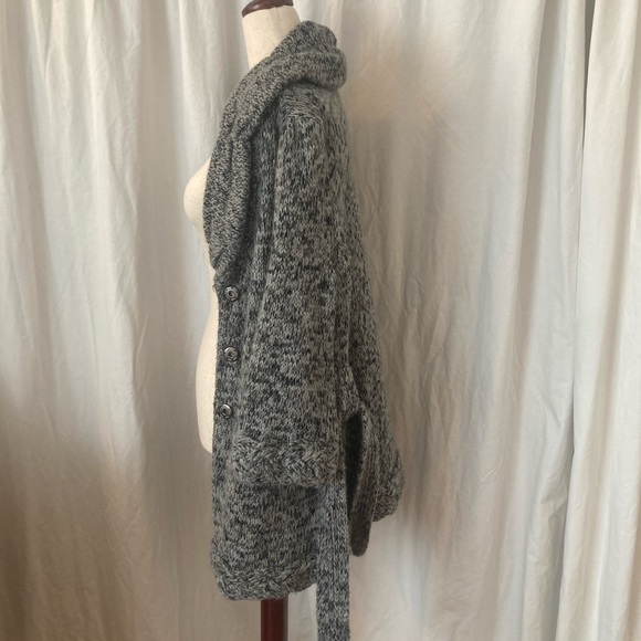 BCBG Max Azria Grey chunky wool blend knit jacket style sweater, belted, size L - Picture 6 of 12